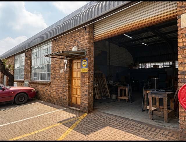 150M² WAREHOUSE FOR SALE IN ISANDO